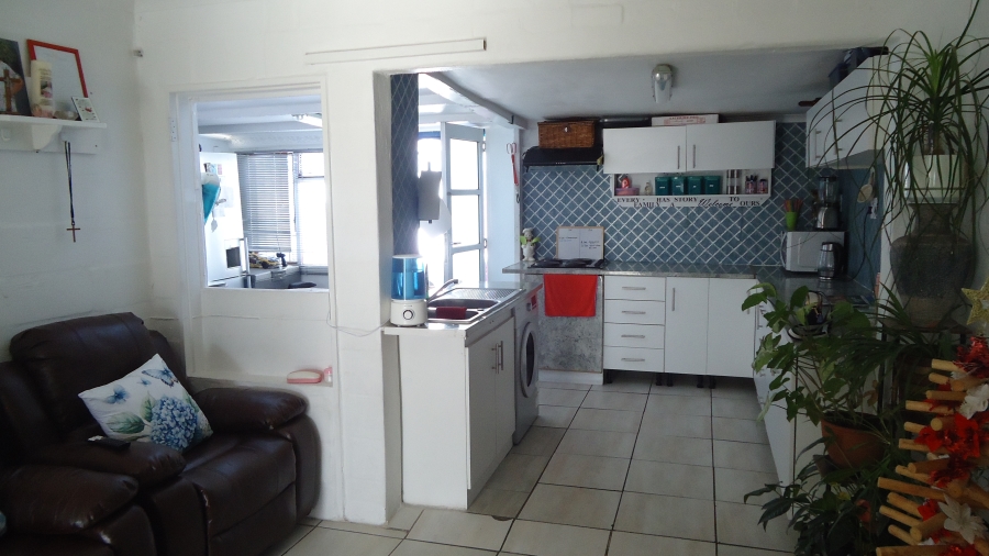 2 Bedroom Property for Sale in Pelican Park Western Cape